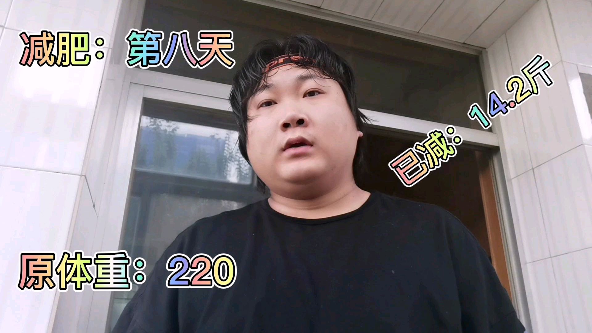 小伙减肥自己做减肥餐,蒜蓉西兰花,拍黄瓜,成本超低