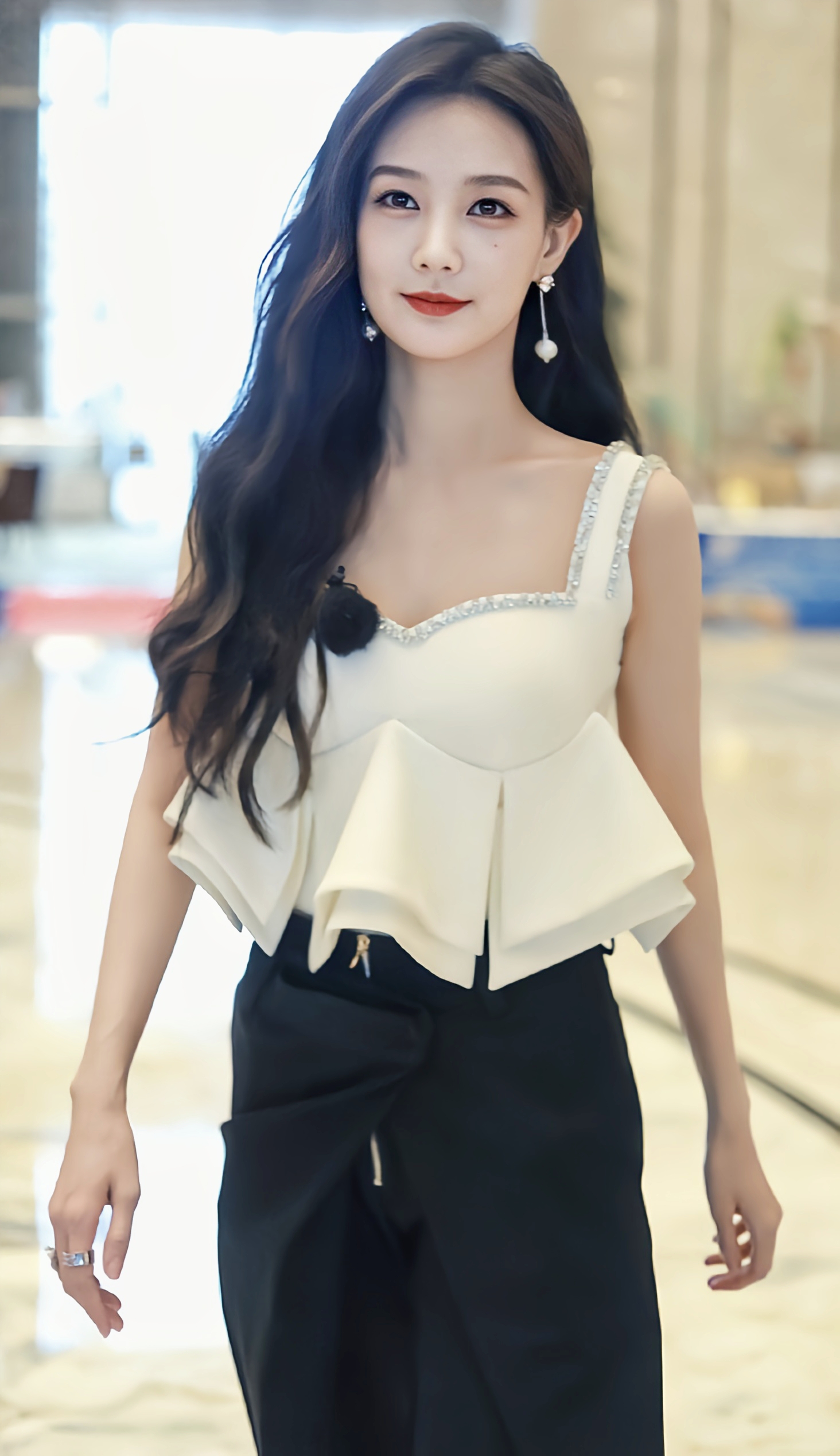 李一桐(1990年9月6日),山东省济南市人,中国内地女演员