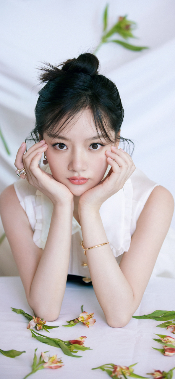 任敏的眼睛很有特色