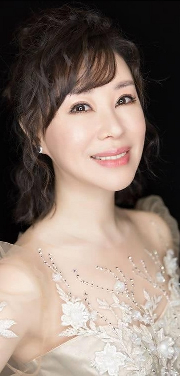 祖海出生于中国安徽省蚌埠市,别名祖陈,毕业于中国音乐学院,中国民族