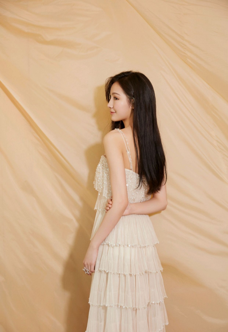 张楠,原名张南,1997年6月27日出生于辽宁省大连市,毕业于大连模特艺术