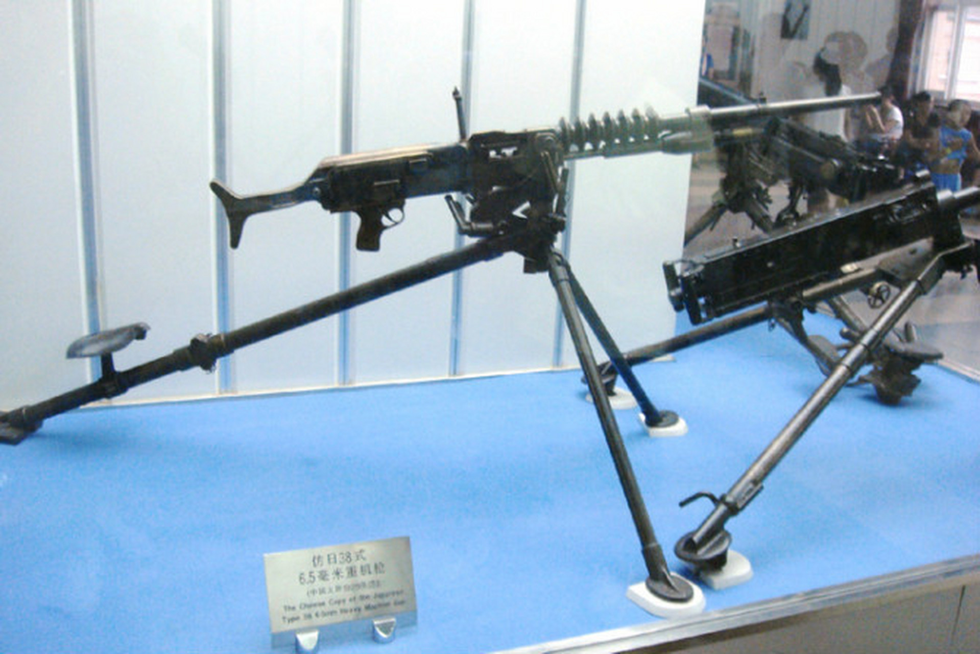 日本三八式重机枪,1903年仿制于法国哈奇开斯1897型重机枪,命名为保式