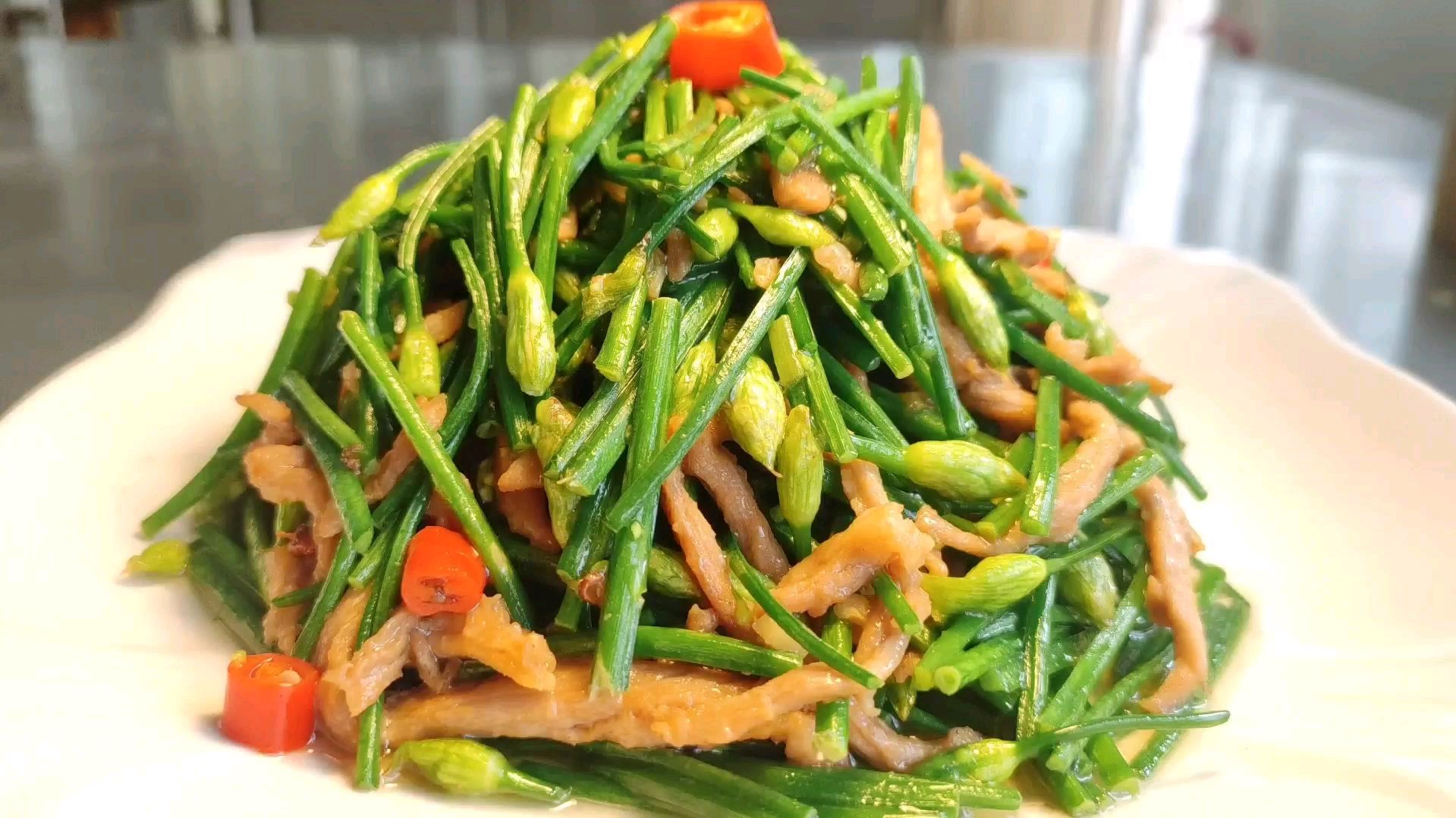 韭菜苔您吃过吗?大厨教你最家常的做法,脆爽清甜,好吃又下饭