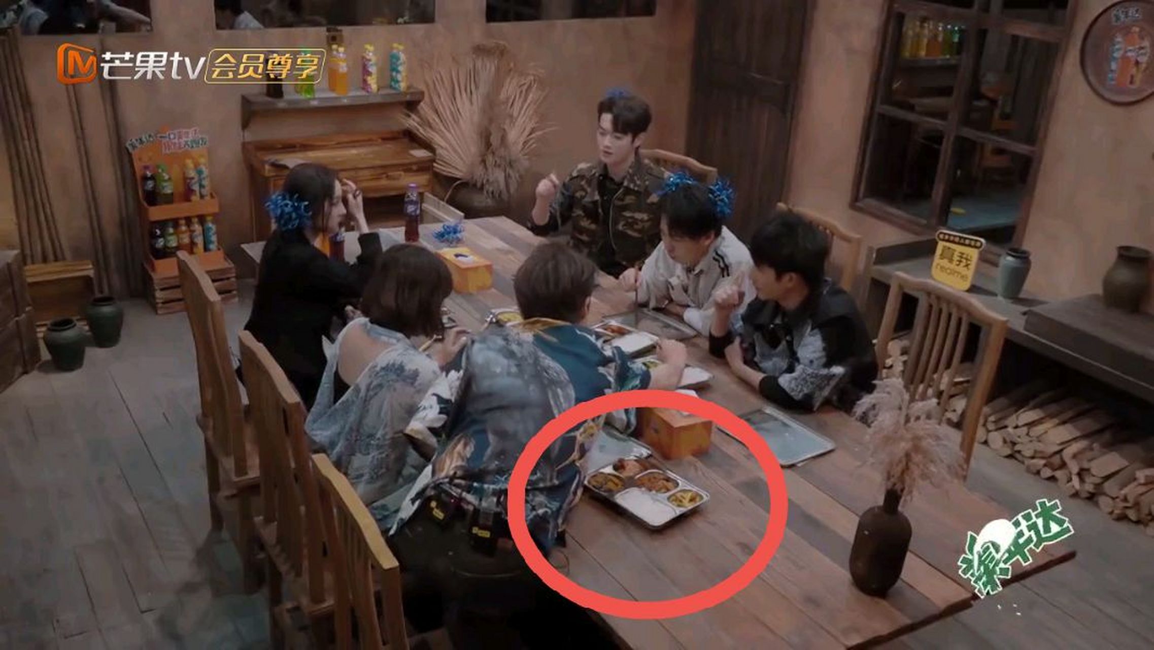 《密室大逃脱》第五季,从大家吃饭的环节来看,大家是真的一点碳水都不