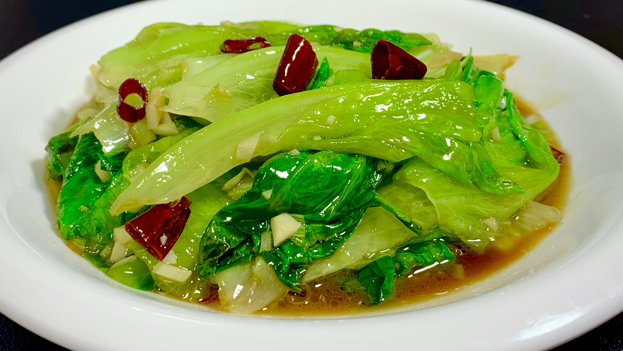 饭店大厨教你炒生菜小技巧,炒岀来不发黑不发黄,清脆不油腻好吃