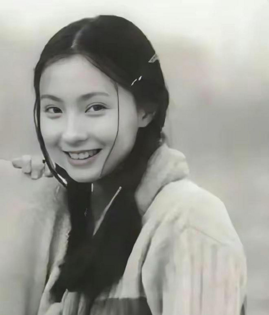 陶虹原来的眼睛挺好看的啊!天生媚态,笑起来真是摄人心魄,女人味十足!