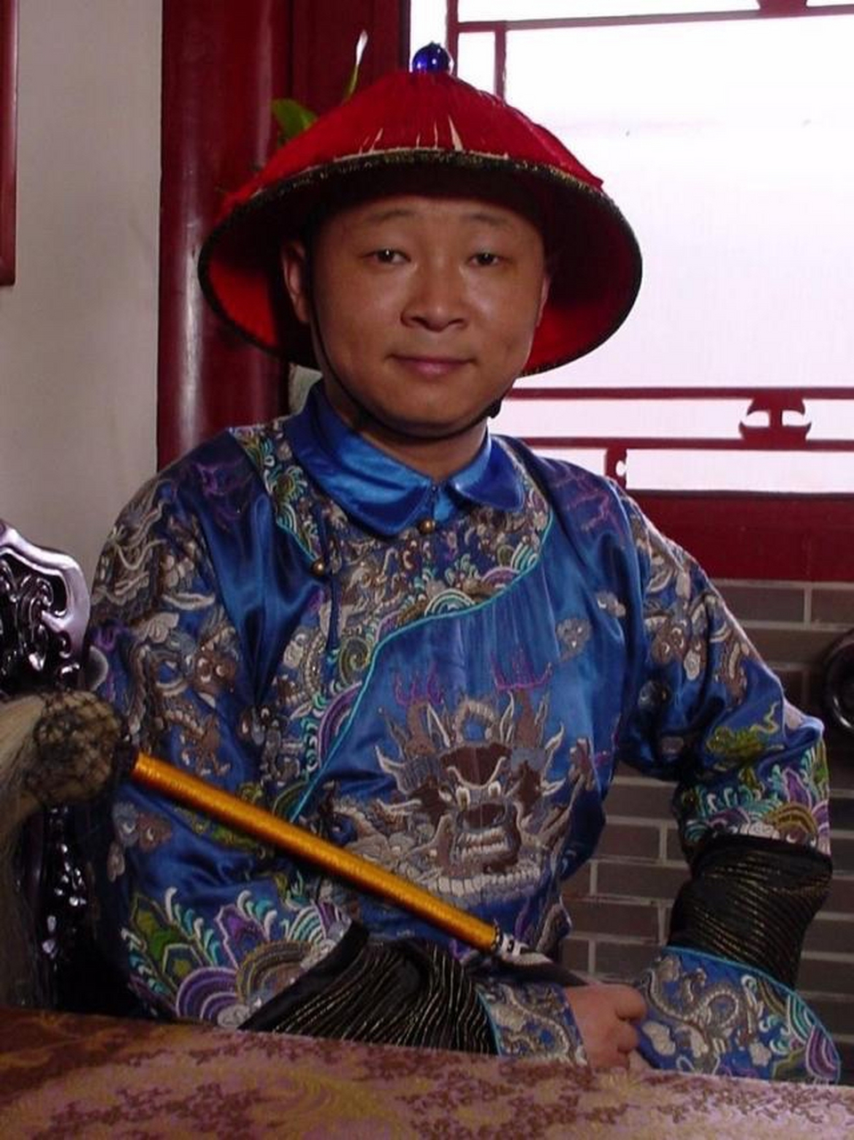 《康熙微服私访记》三德子如今成养鸡大亨,娶小16岁模特,如今50岁身家