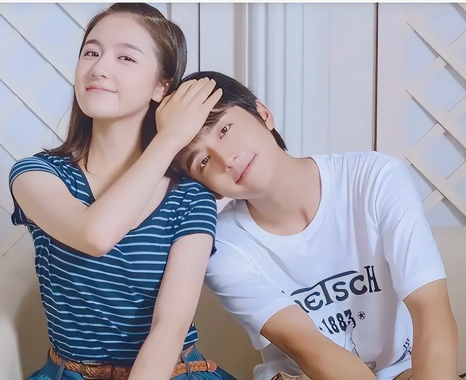 张新成李兰迪疑似订婚,恋情曝光引发热议  近日,有关张新成和李兰迪