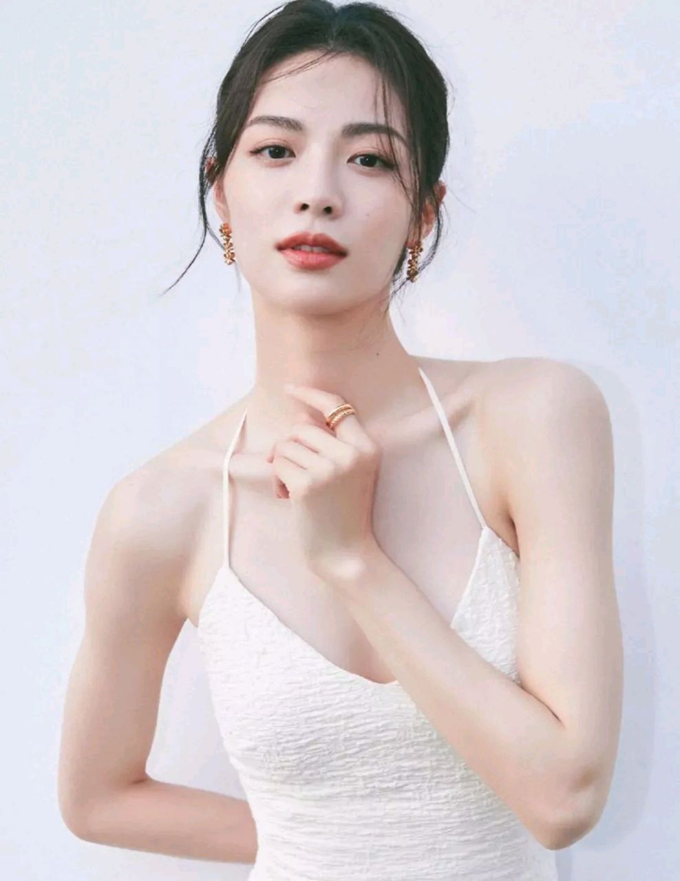 钟楚曦和侯雯元突然成为了热搜话题,这让人感到非常意外.