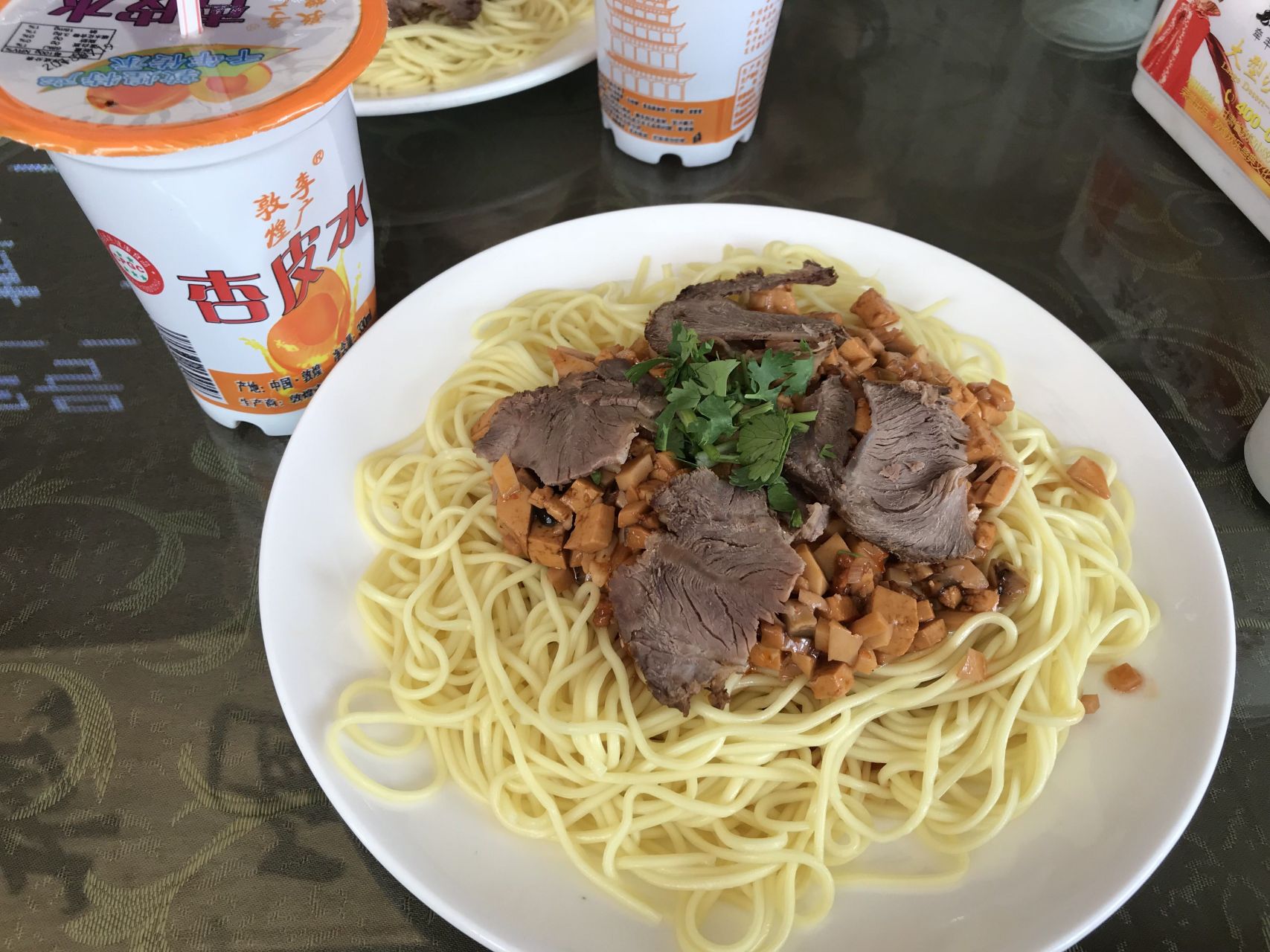 假如,您来敦煌没有品尝过驴肉黄面,或许,别人会说,你可能没有来过