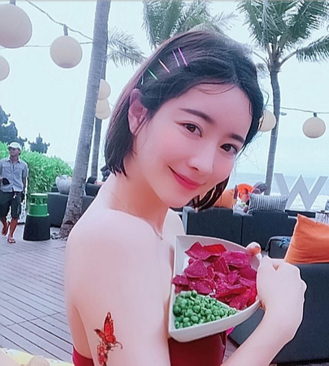 韩国女艺人洪秀雅发泳装照秀清纯性感魅力