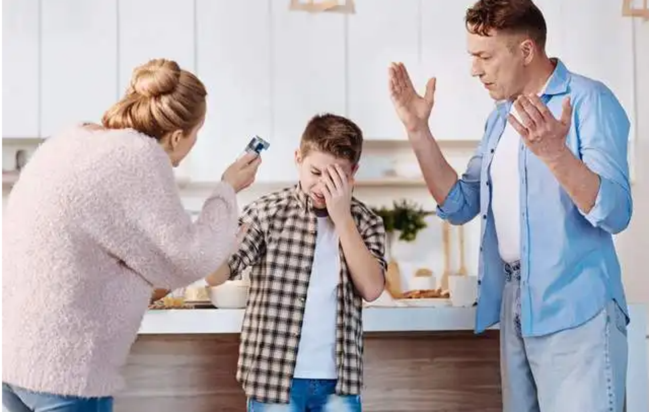 青春期孩子偷拿家长钱,攀比卖1000块耳机,你认为这种做法对吗?