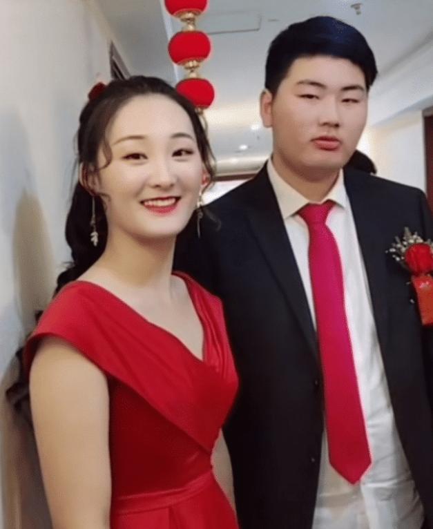 走个护士来个老师!大衣哥儿子离婚半年又订婚,女方还是美女老师