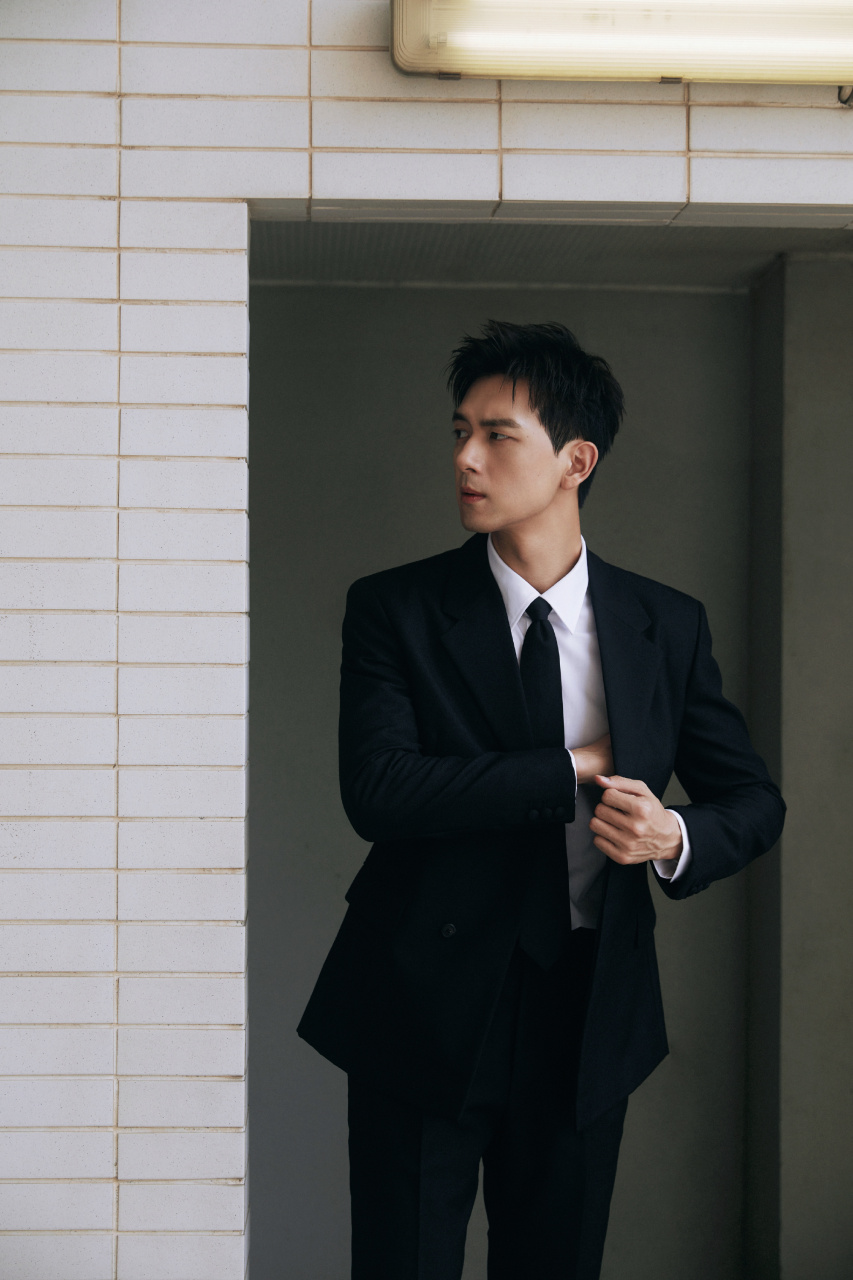李现西装写真