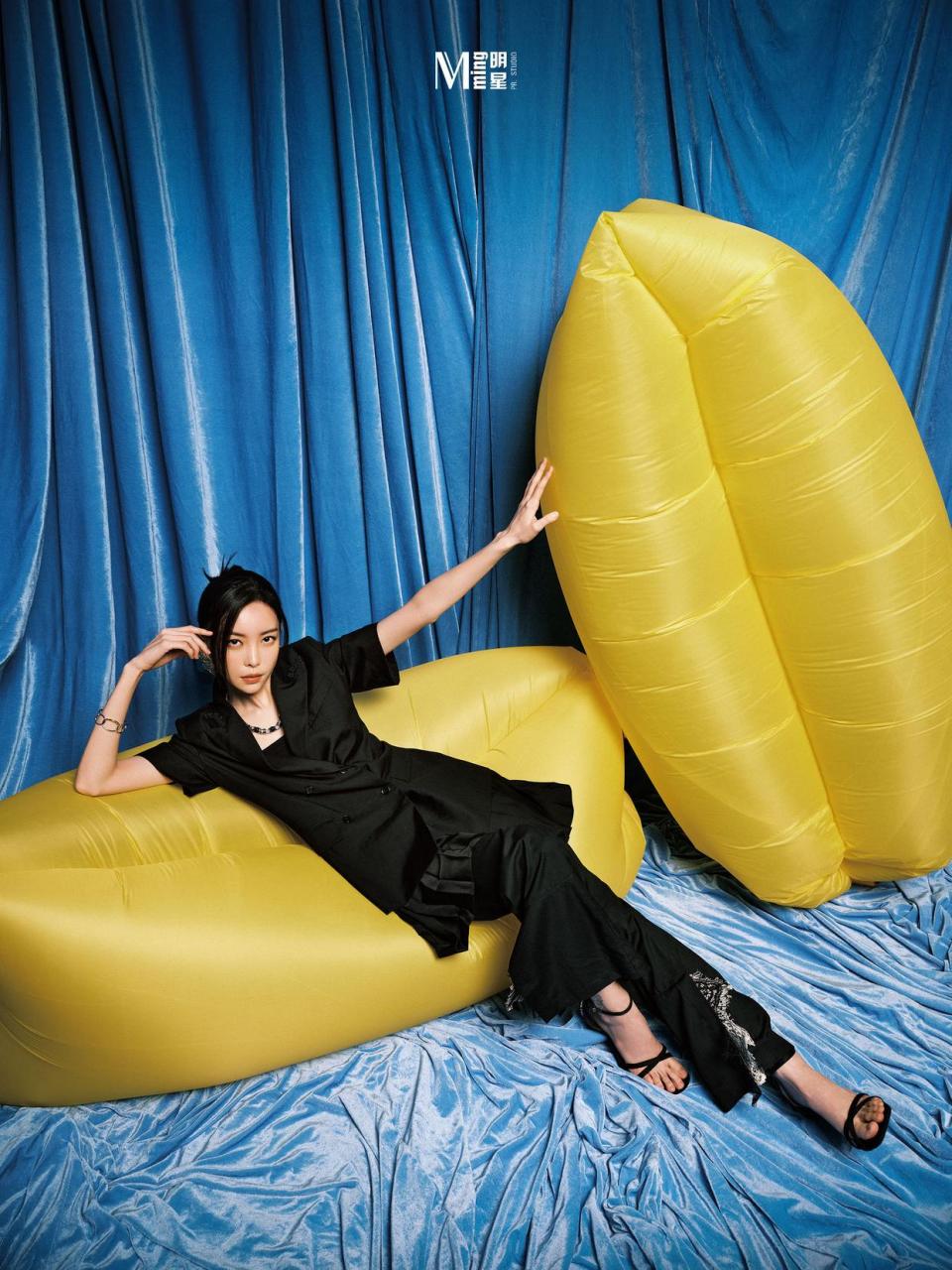 于文文    光脚丫