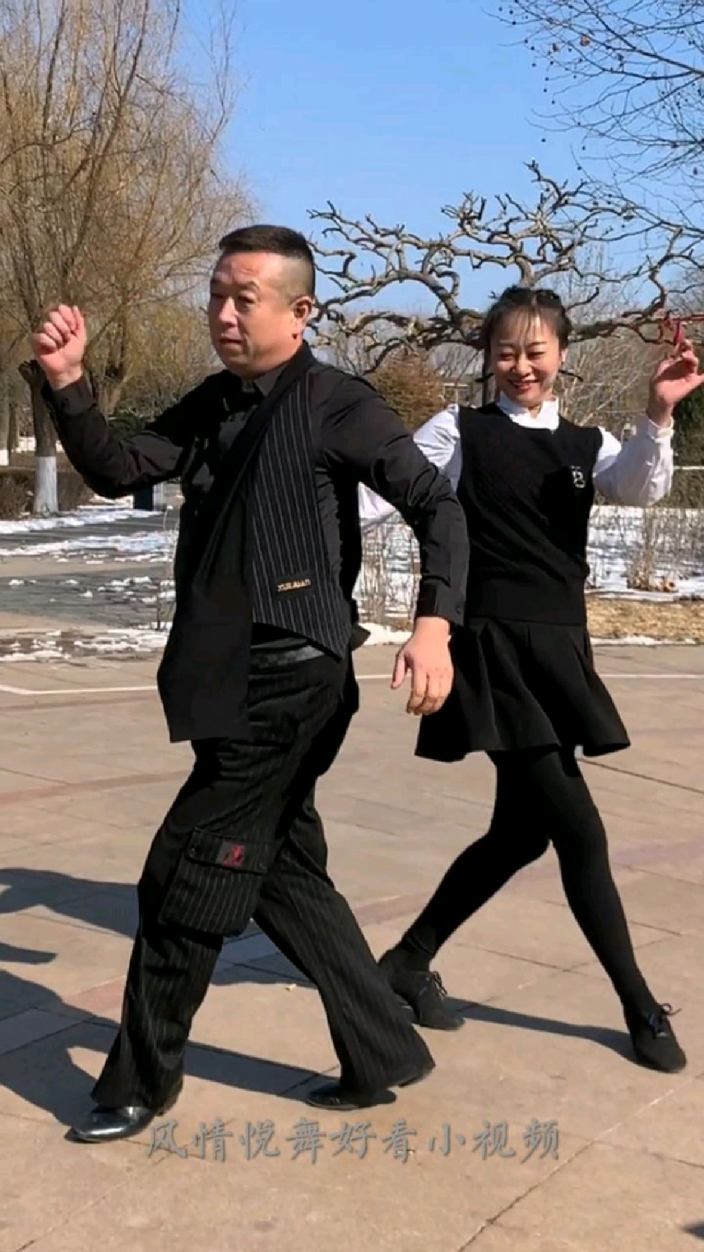小芳和姐夫表演精彩吉舞,真漂亮