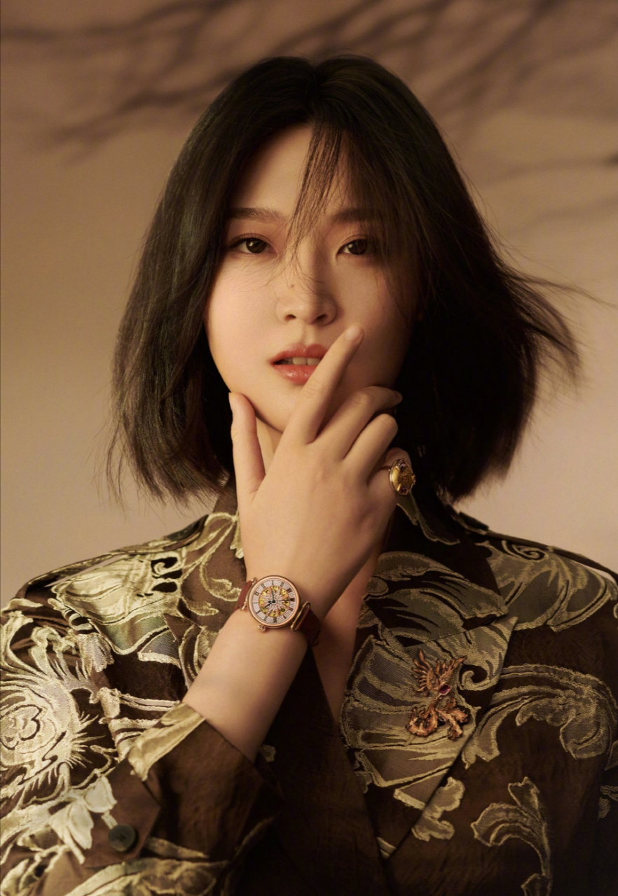 美艳惠若琪为杂志拍摄中国风写真!