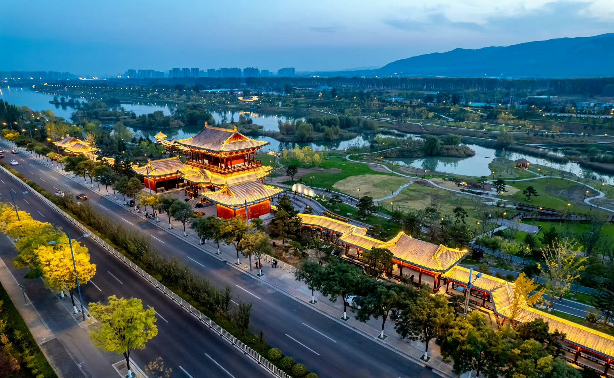 【太原新晋打卡地——雁丘园】  "问世间情为何物,直教生死相许"出自