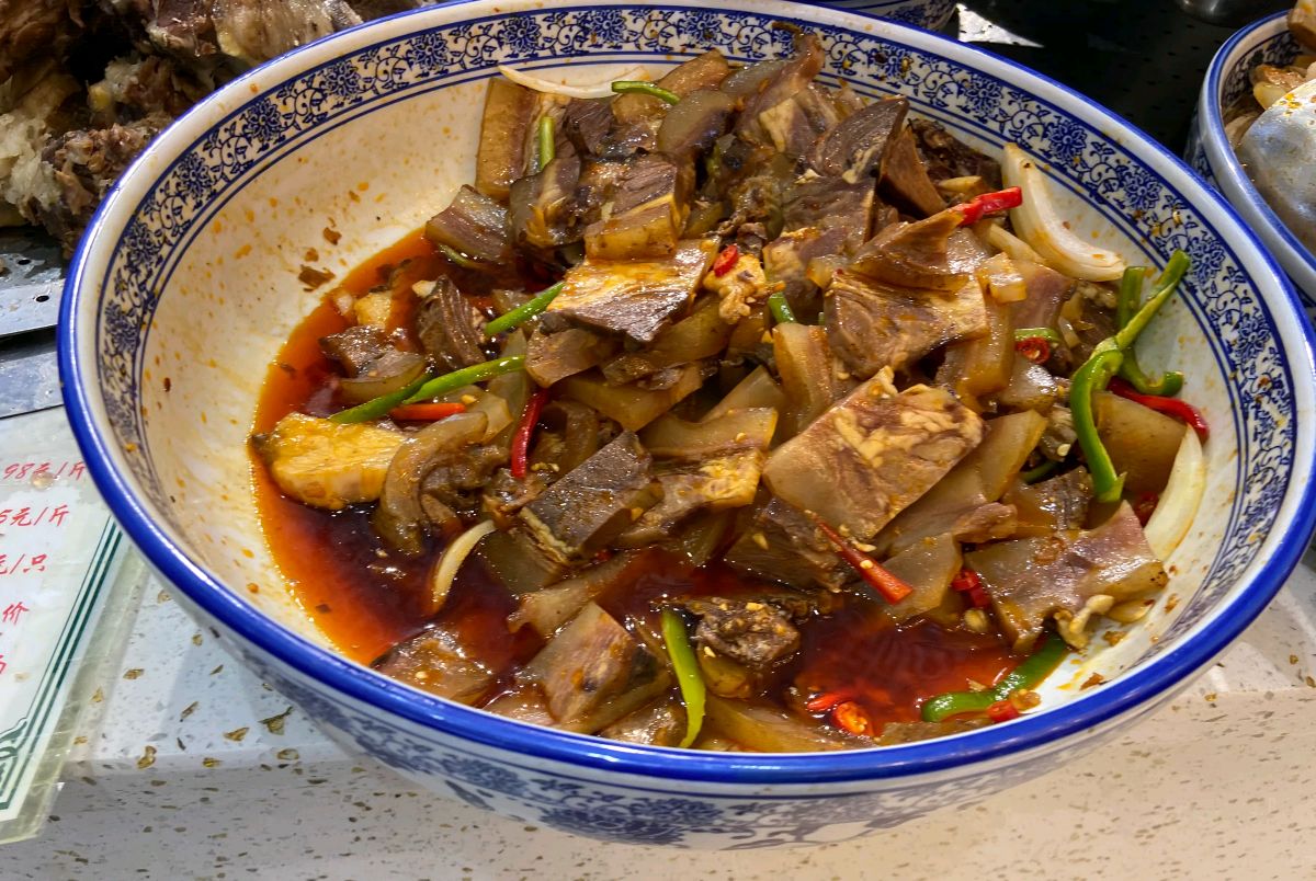 兴县很火爆的"羊杂碎",10元一碗,一天卖200碗,出摊就排队!