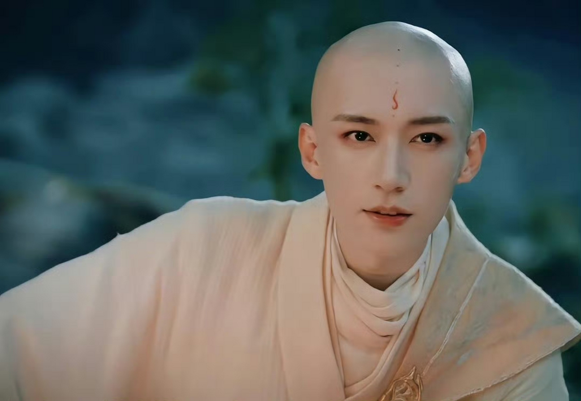 念念不忘的无心 一身素衣,神仙颜 一个眼神,道万千 #刘学义