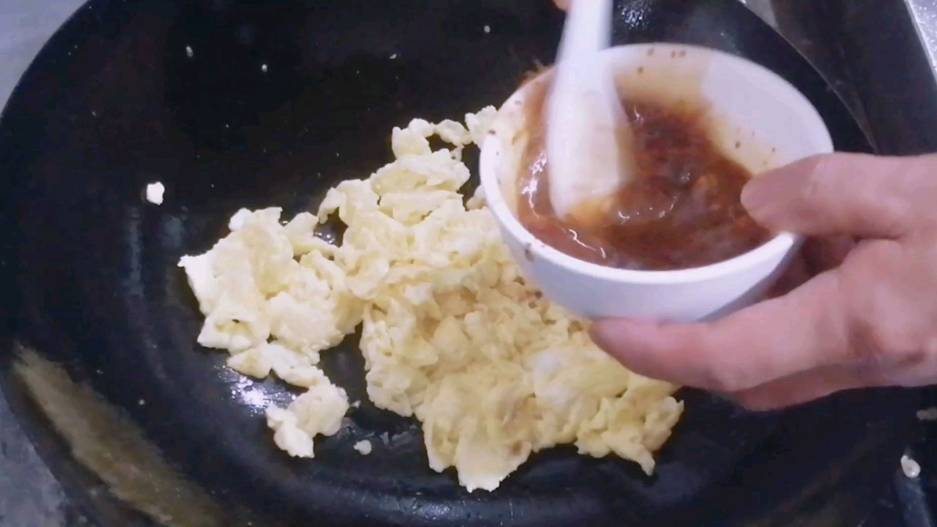 饭店大厨做道网上火爆的“灵魂炒蛋”,原来灵魂都在汁里,超好吃