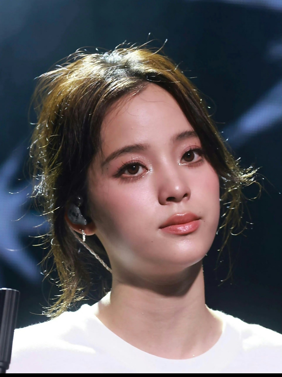 欧阳娜娜的p图和生图,感觉没p前已经超越80%的女生了,婴儿肥双下巴没p