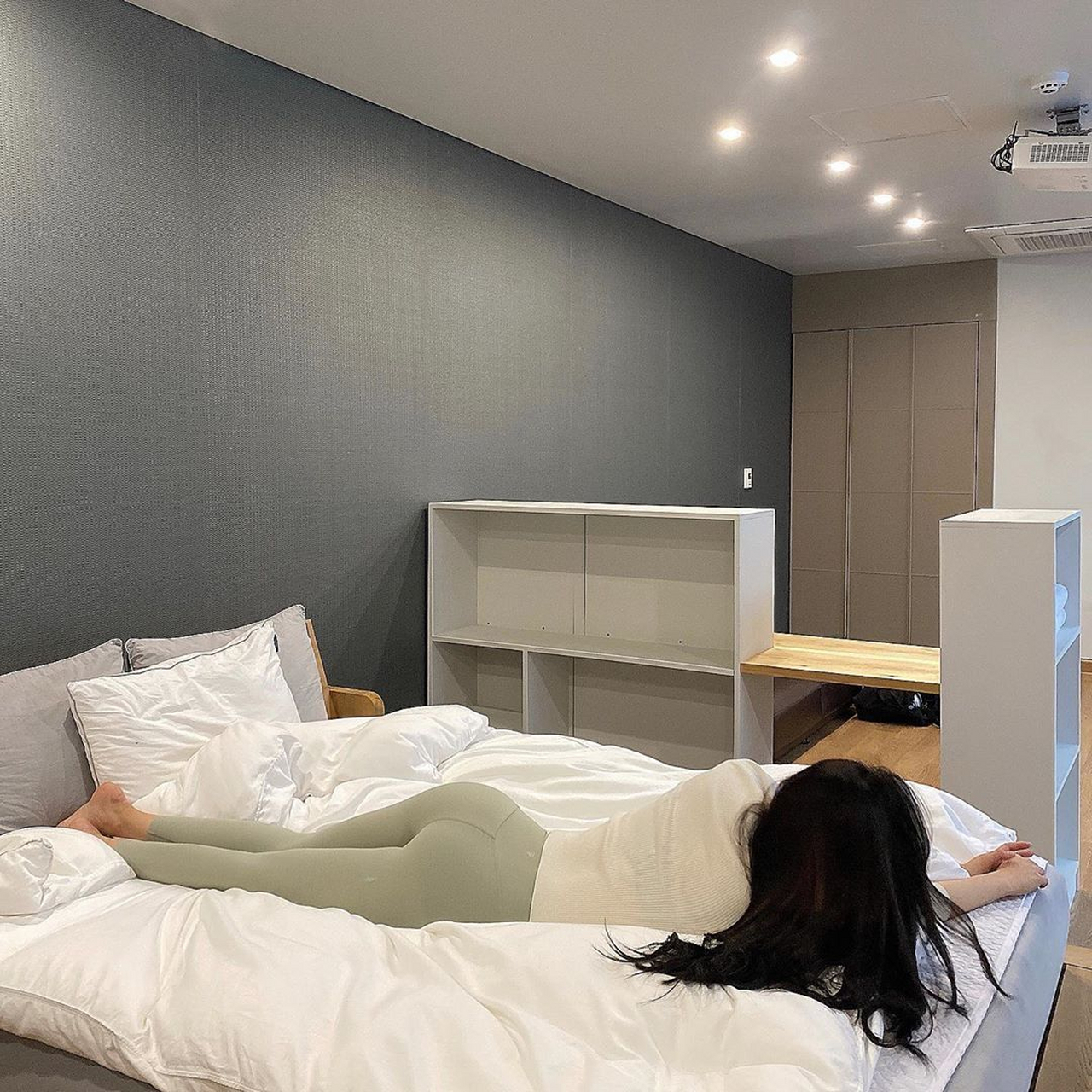 要睡觉了,明天还要上班,好想在家躺着就有钱花