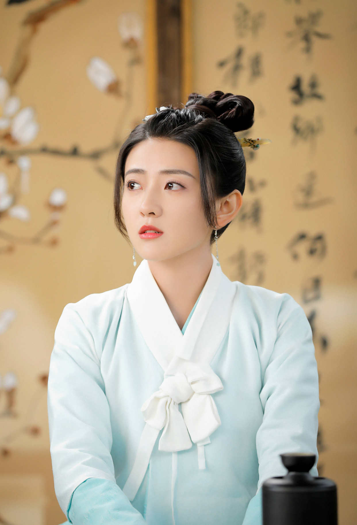 梁洁:清新淡雅,美丽动人