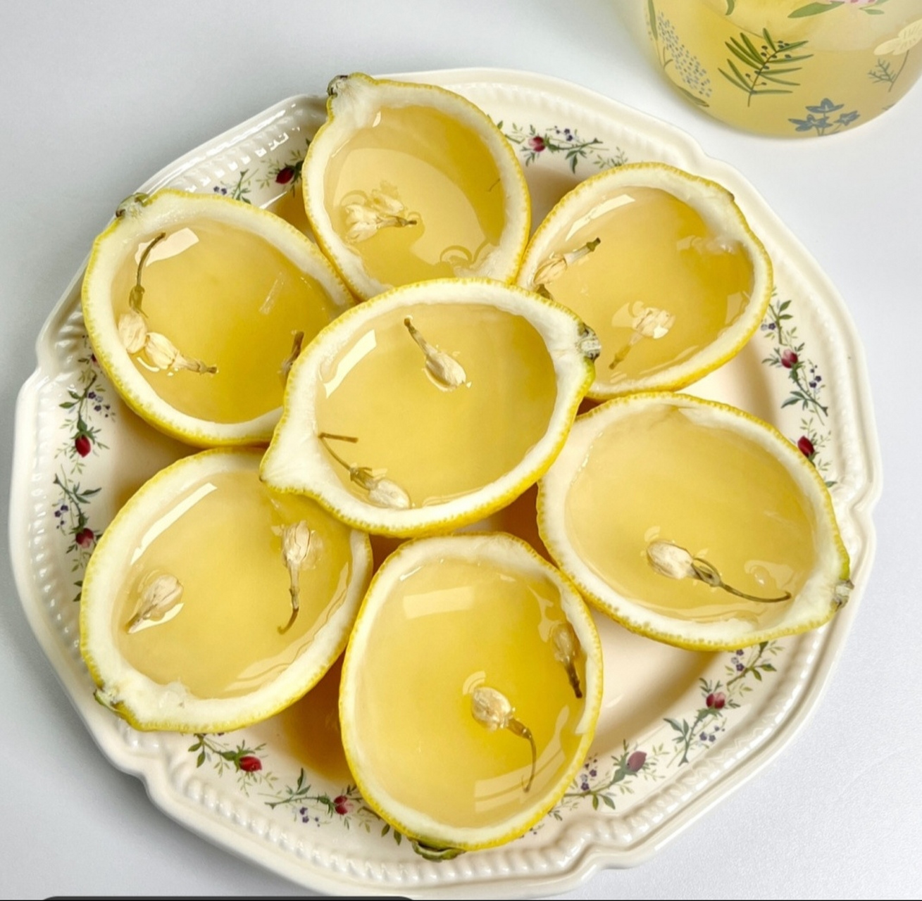 柠檬与凉粉搭配,酸甜冰爽好滋味.