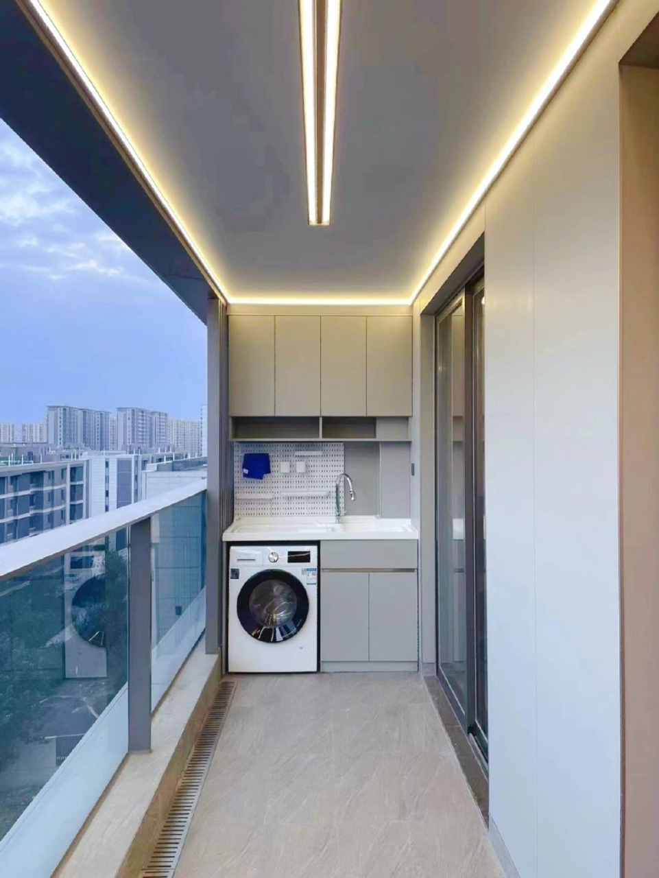 9款阳台洗衣机柜参考[赞同][赞同]  在阳台一侧做洗衣机柜,增加收纳