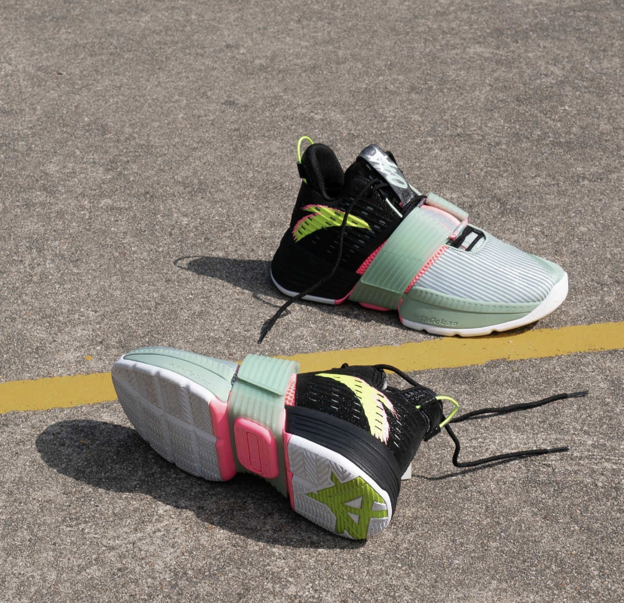 安踏设计师现如此潮流?要疯4代两道式魔术贴好玩!上脚很狂野!