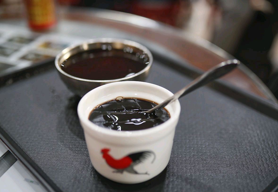 龟苓膏和烧仙草傻傻分清楚,一次性带您了解清楚它们之间的区别