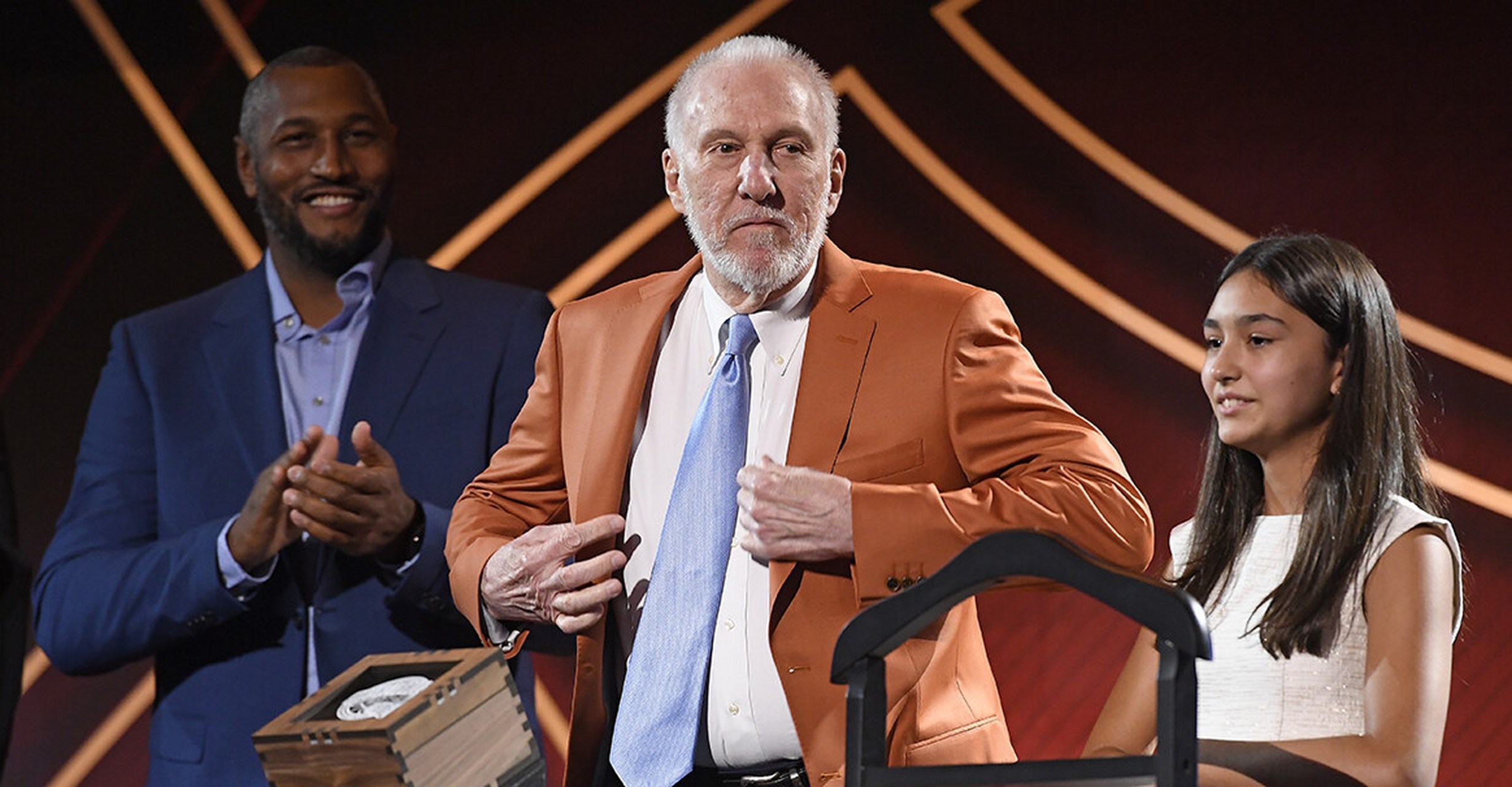 8月12日,据espn报道,传奇主帅格雷格-波波维奇即将迎来新赛季,执教