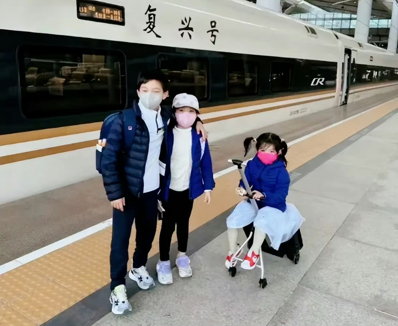 时间过的真快,郭晶晶的三个孩子长这么大啦,全取的优点个个长得好漂亮