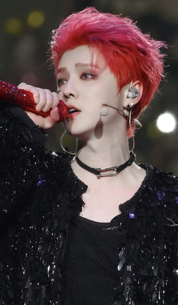 鹿晗这个妆造太妖了趴[舔屏][舔屏][舔屏]流口水了!