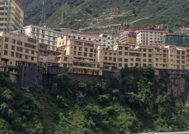 中国"最小"的县城,城区不足0.5平方公里,竟然建在悬崖之上