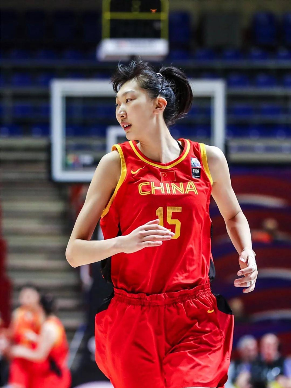 中国女篮中锋韩旭,在亚洲杯中拿到了双料mvp,之后有媒体人爆料,韩旭还