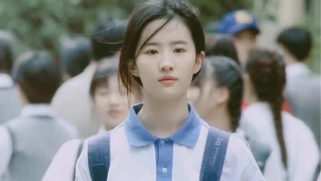 5位女星校服大盘点,谭松韵赵露思谁才是你的校园女神?