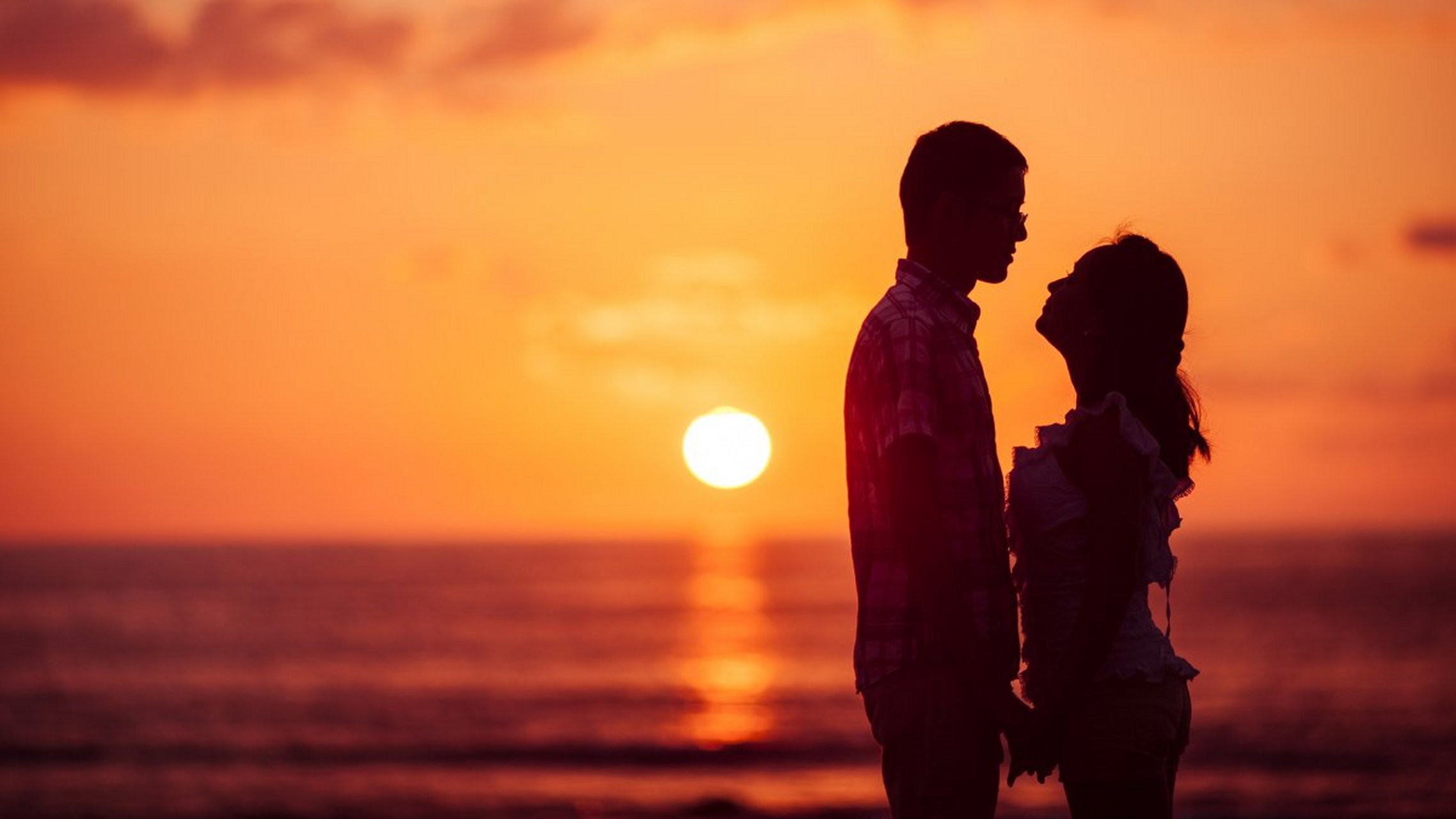 是的,两个人在一起过日子,除了风花雪月的浪漫,更多的是鸡毛蒜皮的