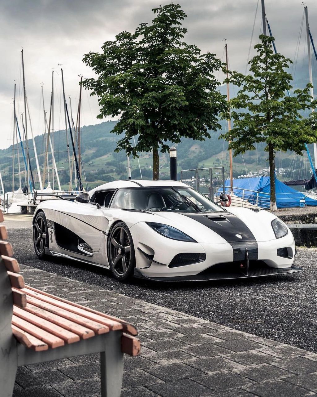 科尼赛克agera是瑞典超级跑车制造商科尼赛克(koenigsegg)生产的一款