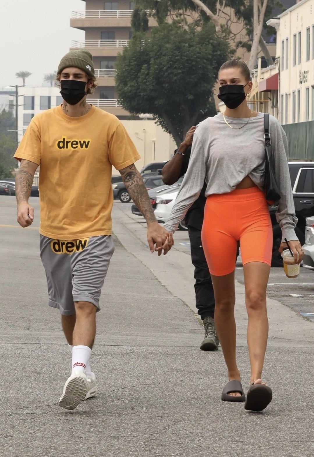 甜蜜恩爱!贾斯汀·比伯和海莉·比伯现身洛杉矶街头高清街拍