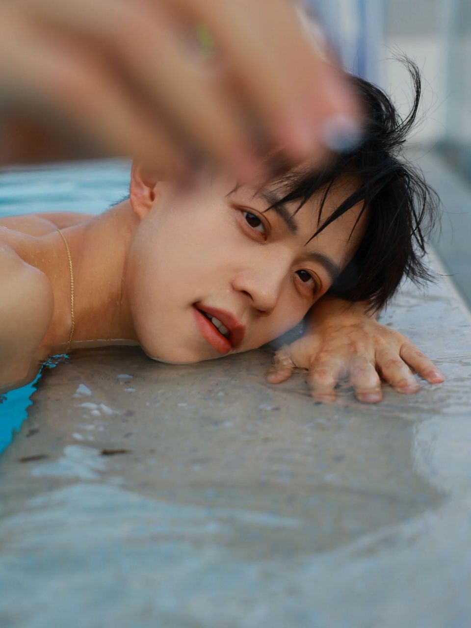 带着八块腹肌游泳是什么感觉?#游泳