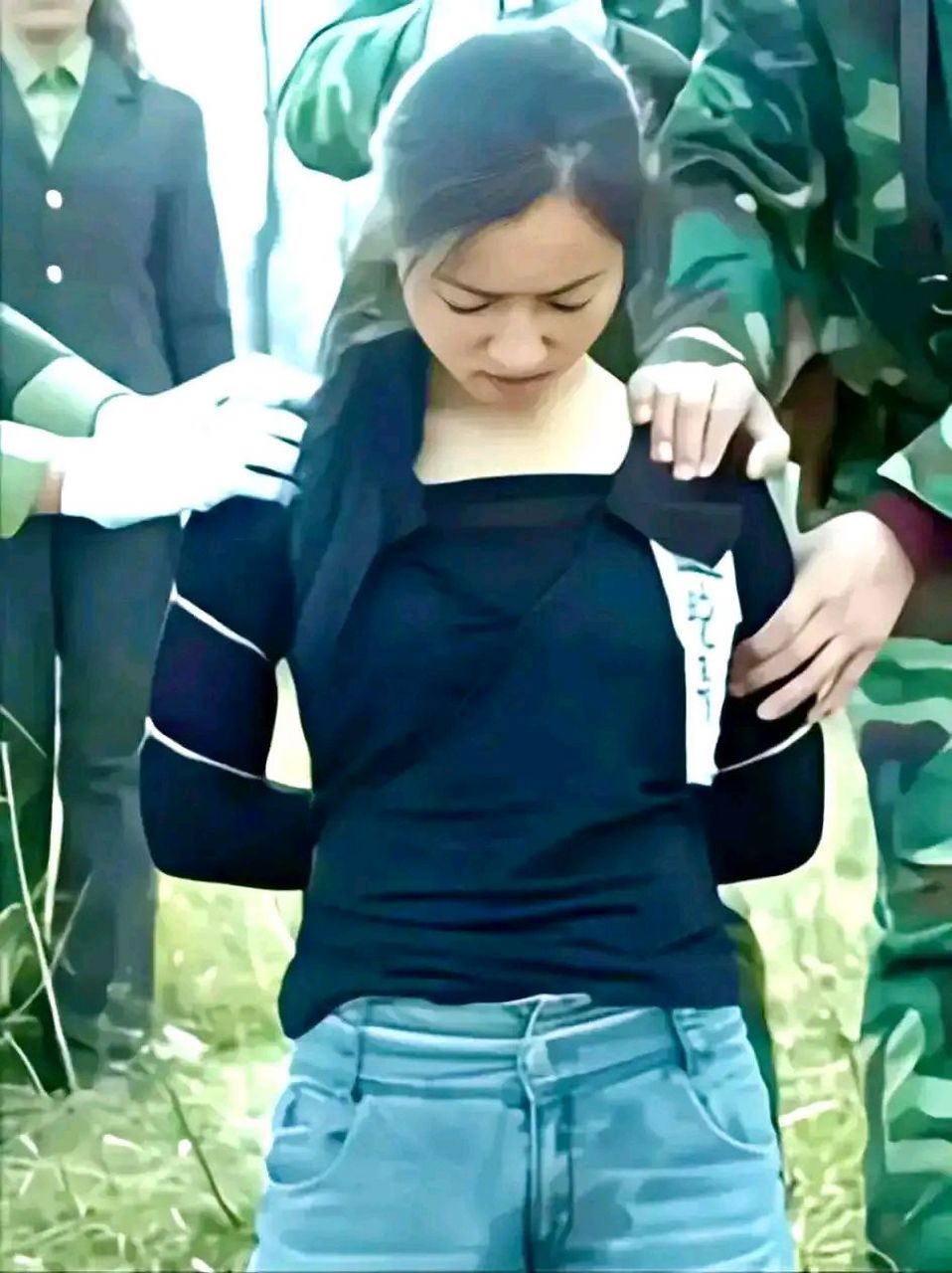 牛晓秀出生在云南的一个小山村,有一个哥哥,父