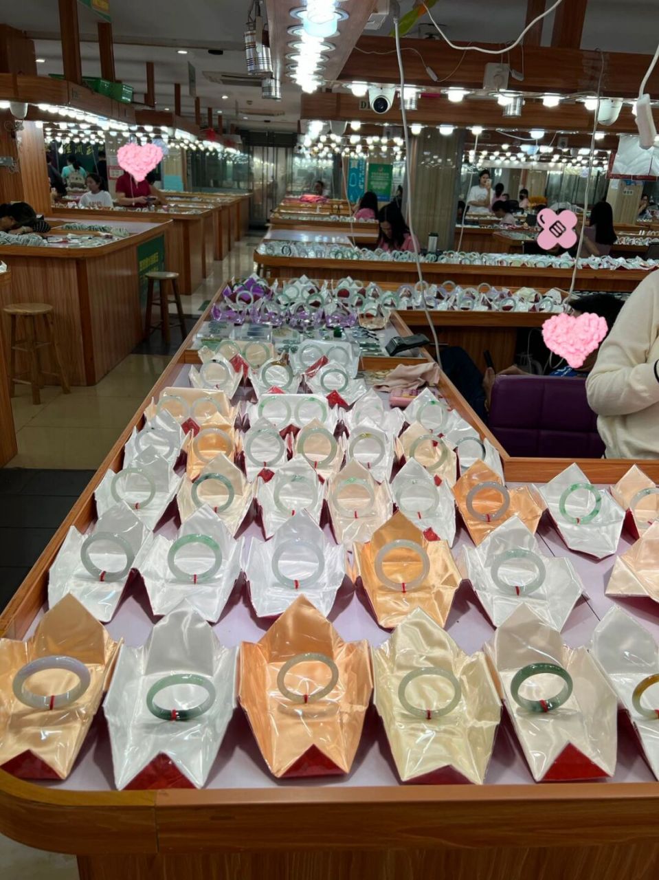 能省一半价格不止哦 1,四会玉器市场,这是中国最大的玉石翡翠批发市场