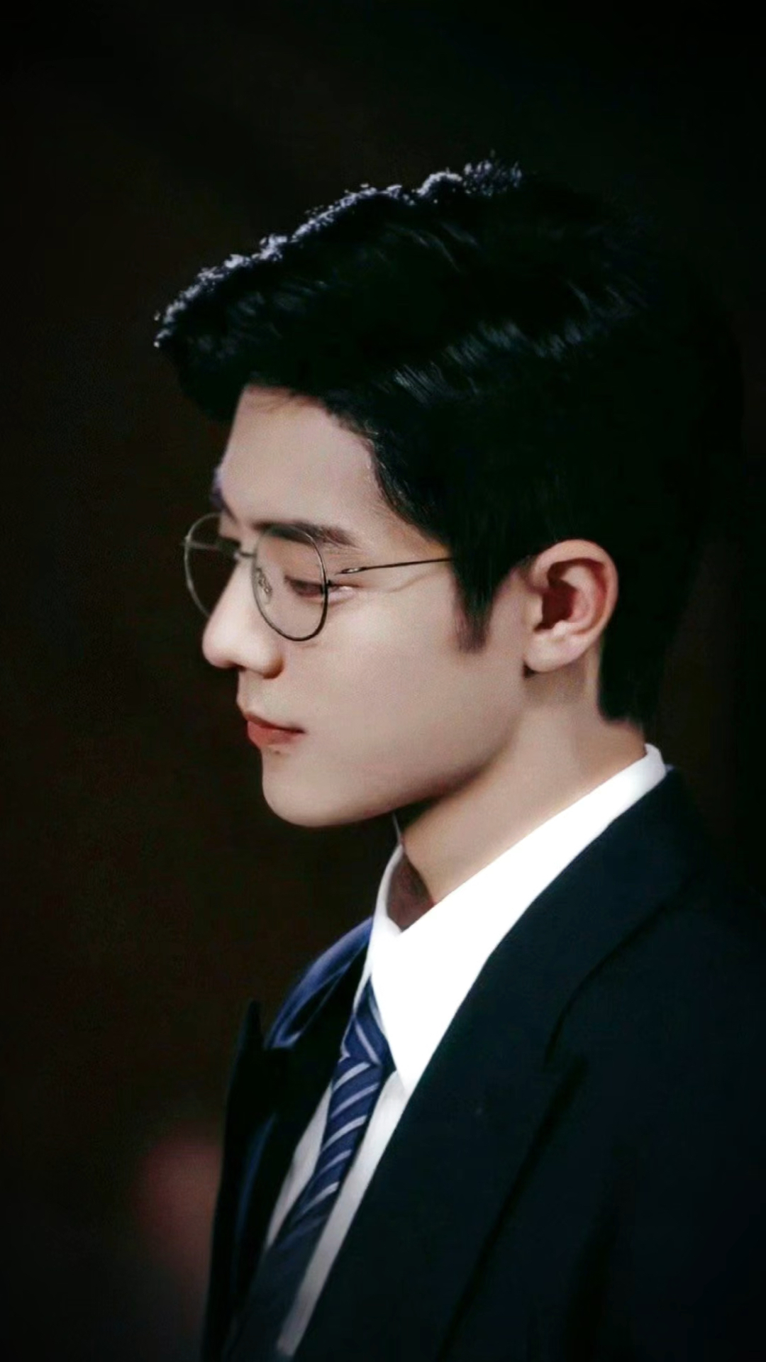 肖战侧颜杀,第一张最温婉,最后一张最好亲