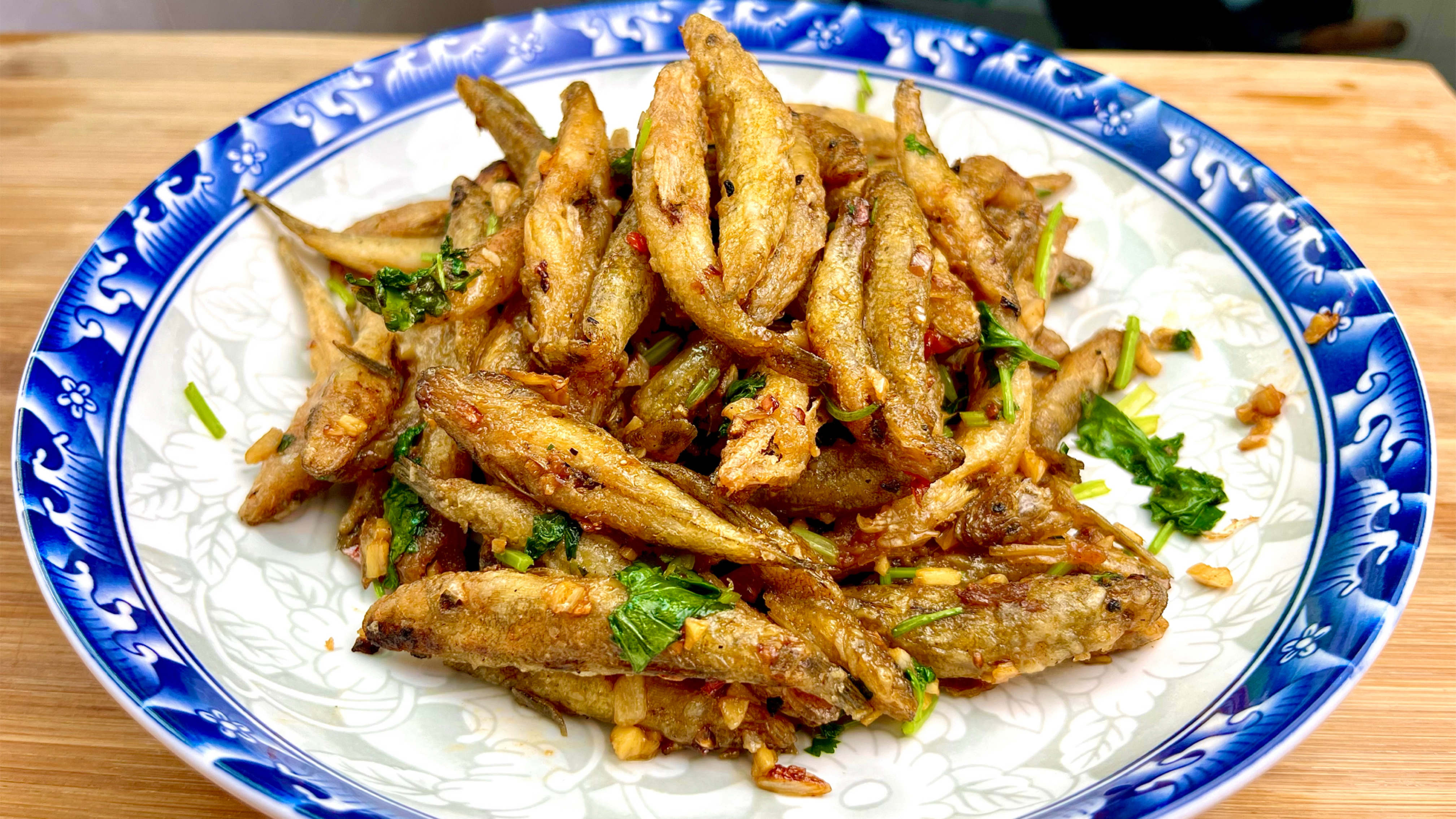 潮汕下饭菜:酱油水湿炒狗母鱼,外脆里嫩又酱香入味