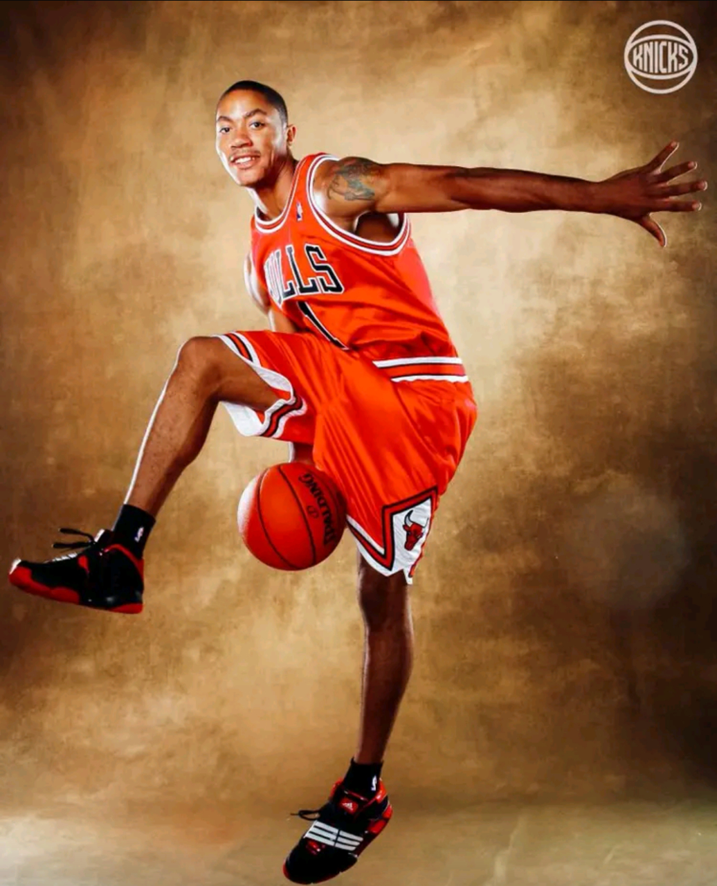 尼克斯官方晒罗斯定妆照:从第1年到第15年  09月28日讯 尼克斯官方