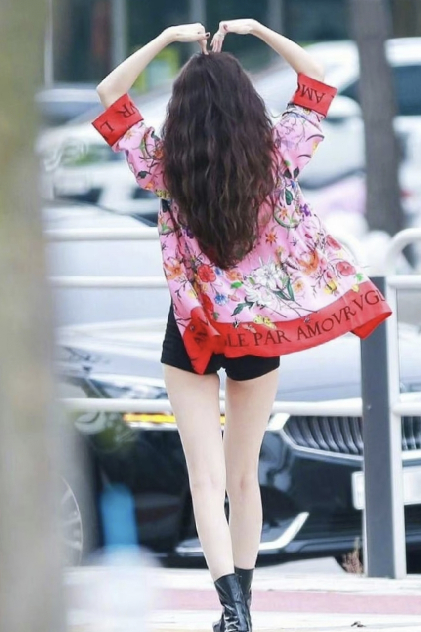 韩国腿精李宣美,又白又长的大长腿,我爱了[亲吻][亲吻][亲吻]