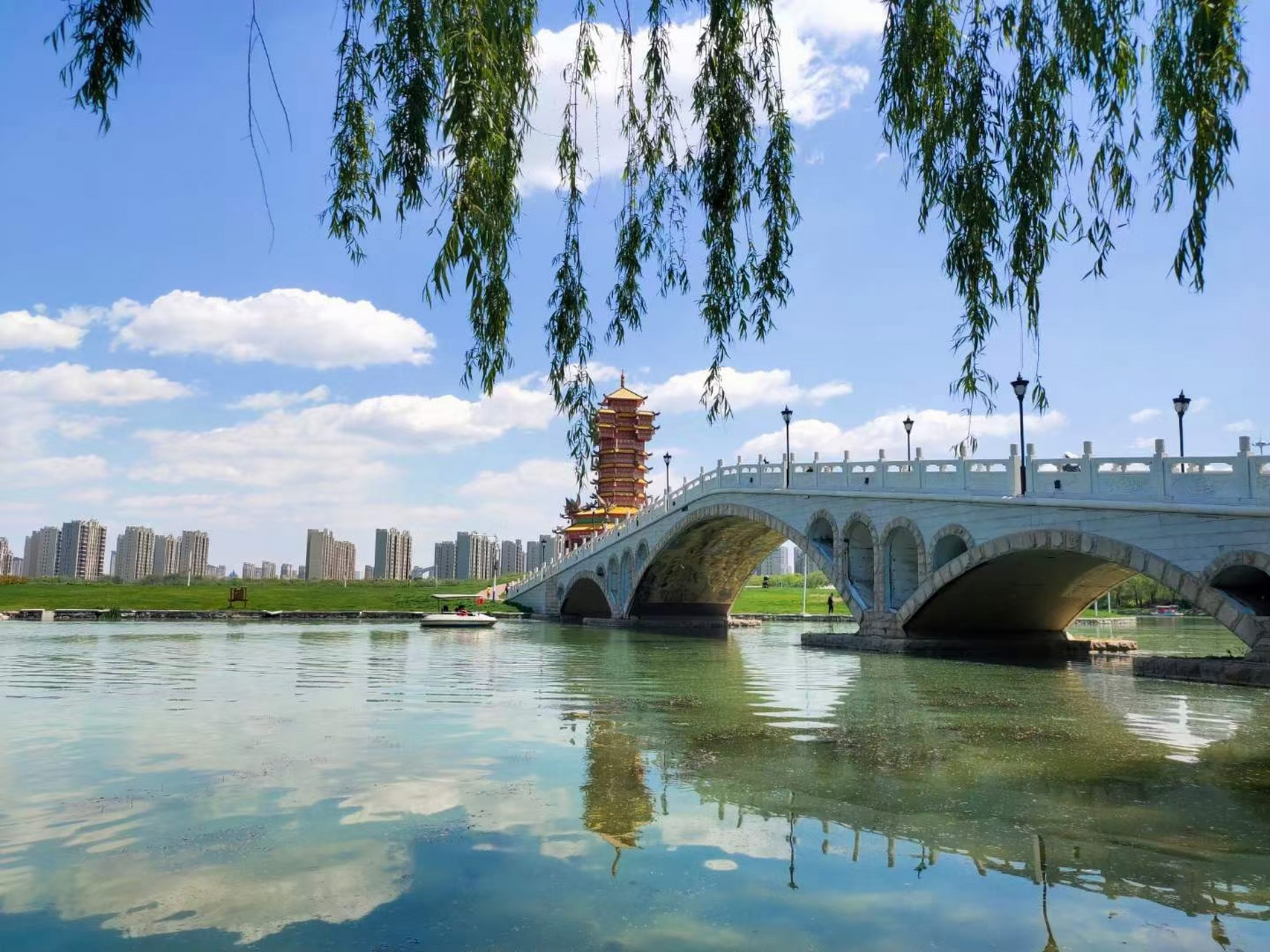 五一假期遇上大晴天,唐山惠豐湖景色無敵美,怎麼拍都好看#五一遊河北