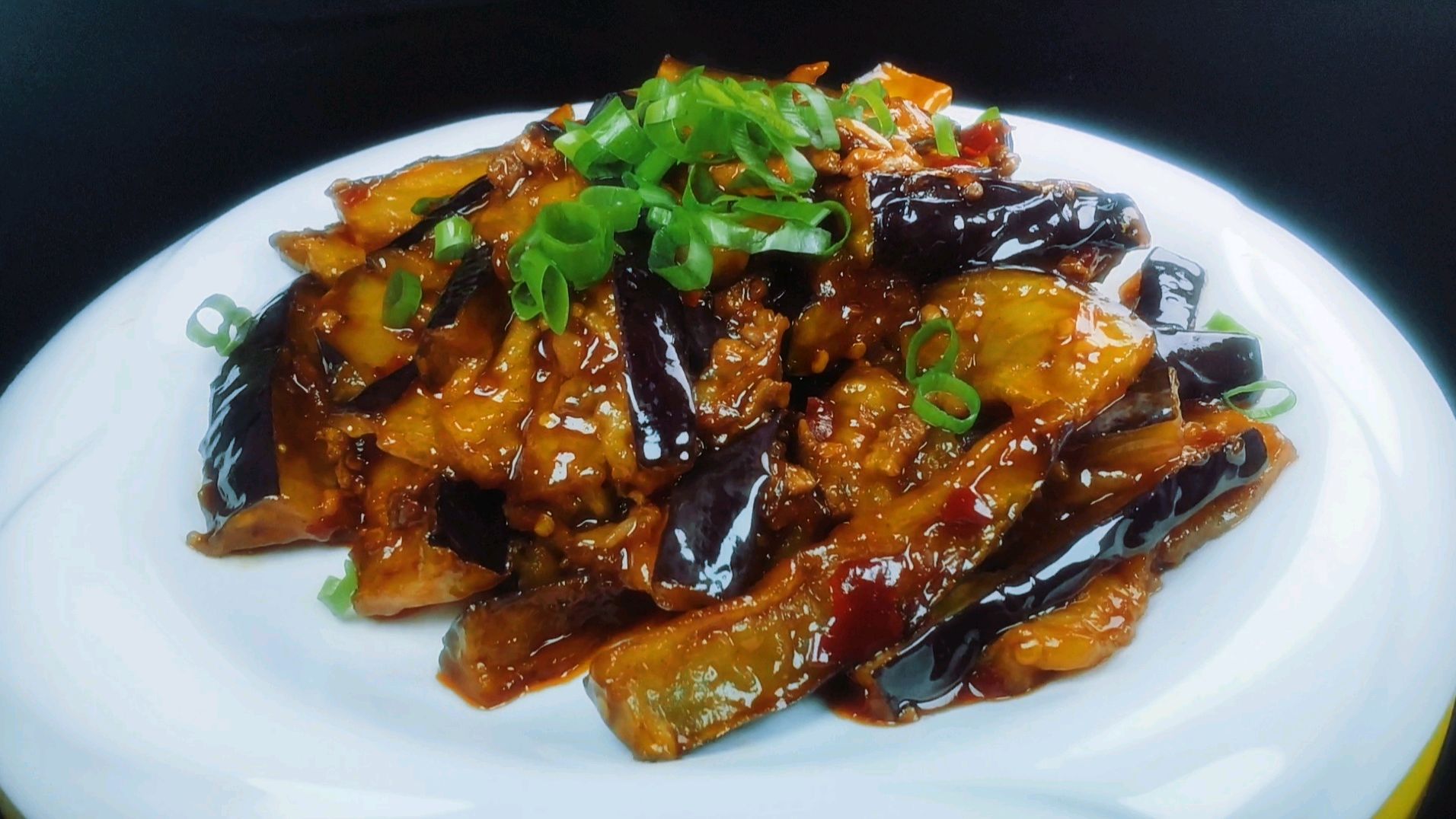 大厨教你做“鱼香茄子”做法简单好吃入味,上桌就扫光